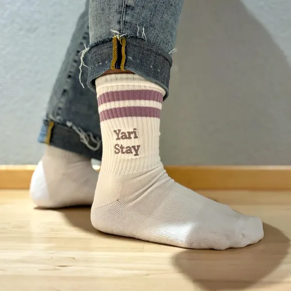 Very comfortable athletic socks with good cushioning and breathability. I use them for running and gym workouts, and they help reduce fatigue and keep my feet dry.