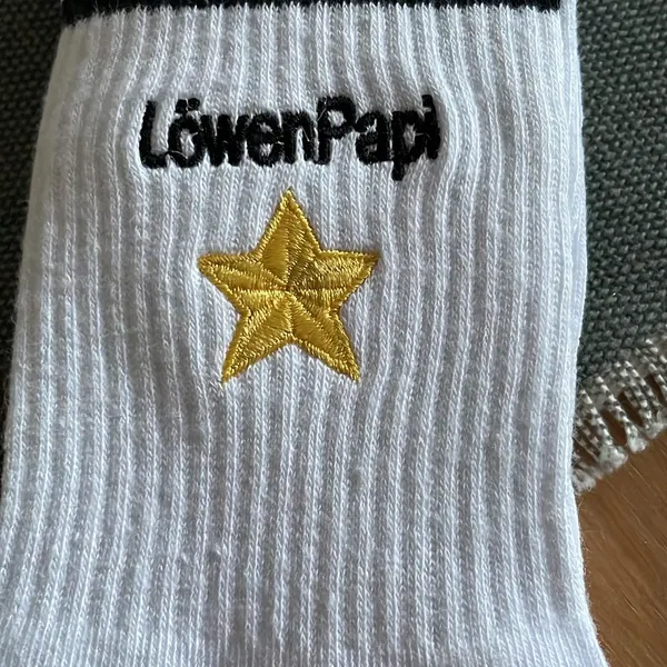 The embroidered logo gives a very premium and durable finish. We used them for corporate gifts, and clients really appreciated the quality and detailed stitching.